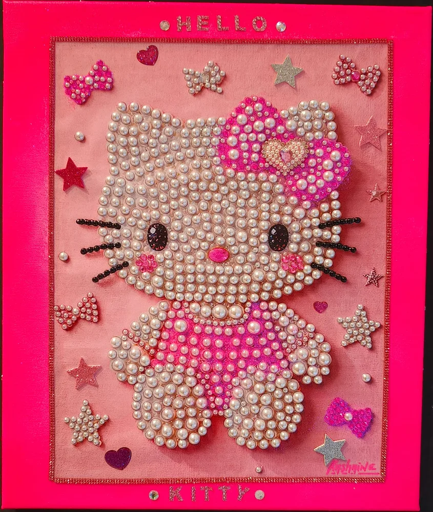 Tableau Hello Kitty : peinture acrylique, perles, strass et paillettes, 46 × 38 cm
