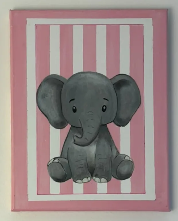 Tableau d'enfant : éléphanteau gris assis, peint à la main sur fond rayé rose et blanc