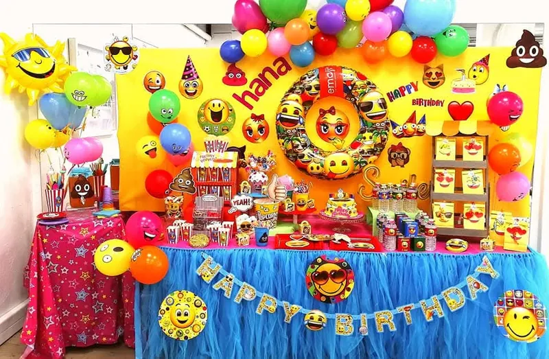 Décoration anniversaire thème Arc-en-ciel par L'atelier de Kashaine