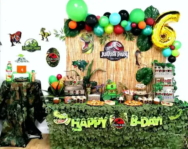 Décoration anniversaire thème Dinosaures par L'atelier de Kashaine